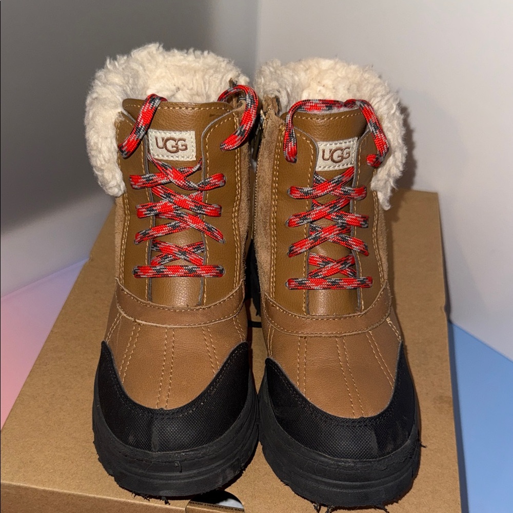 UGG Kids Brown & Black Shearling-Trim Lace-Up Boots with Red Accents